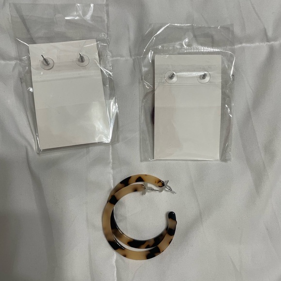 Acrylic Tortoise Earrings - Picture 2 of 2